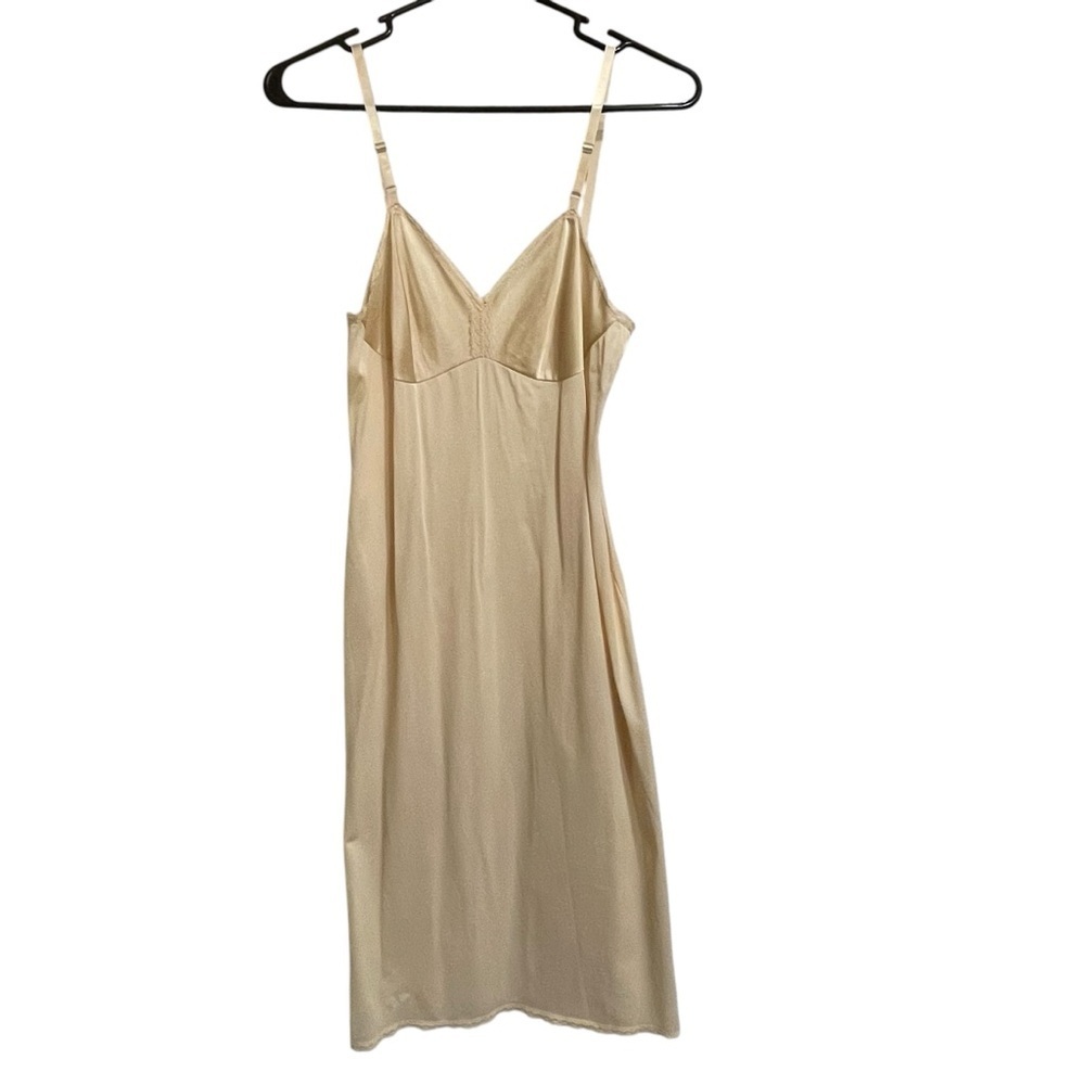 JC Penney Vintage Beige Minimalist Full Slip Size 32